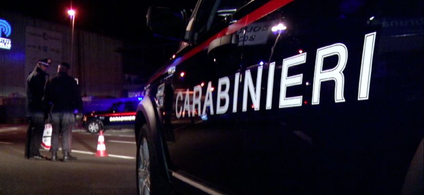 Sabato sera, i carabinieri denunciano un 45enne e segnalano due giovani