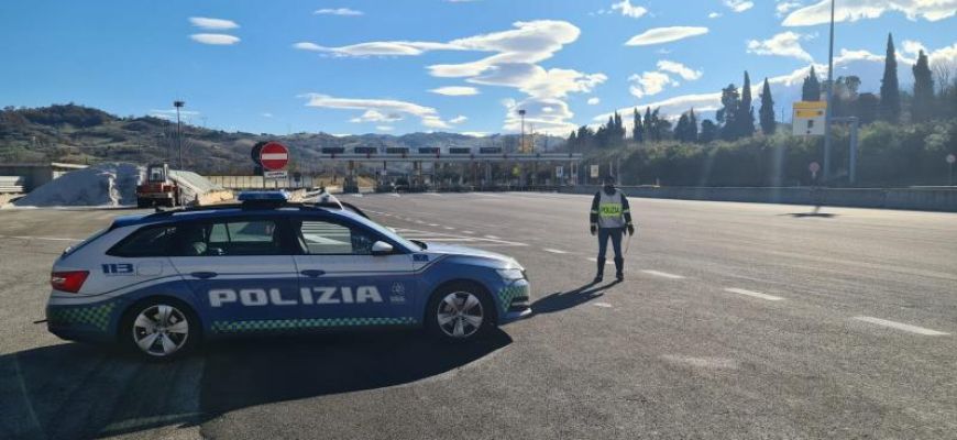 Polizia di Stato di L'Aquila: intensificati i controlli sul territorio