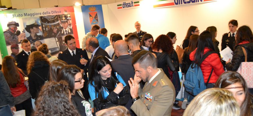 Boom di studenti a Pescara, all'orientamento dell'Esercito