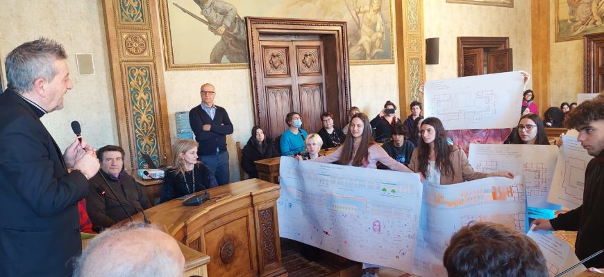 Uno studio sul futuro delle scuole Corradini elaborato e presentato dai ragazzi del “Progetto Erasmus Plus”