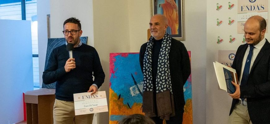 Il sindaco di Aielli Enzo Di Natale premiato a Pescara 