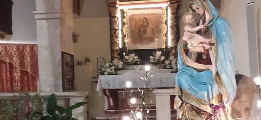 Lavori di restauro dell'altare della chiesa Madonna delle Grazie di Celano