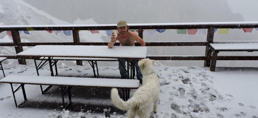 La neve a giugno, sui social diventano virali le foto dei turisti sul Gran Sasso