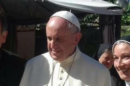 Papa Francesco in visita a Carsoli, ha pregato con le suore
