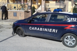 Non si ferma all'alt dei carabinieri. Arrestato un 23enne