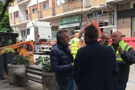 Avezzano: lavori di rifacimento dell’asfaltatura sui marciapiedi di via Corradini